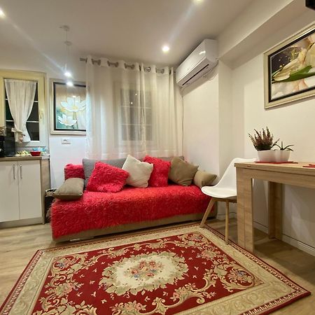 Central Welcoming Apartment In Tirana Exterior photo