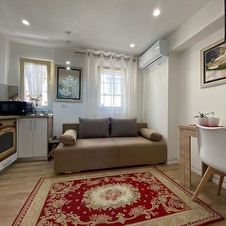 Central Welcoming Apartment In Tirana Exterior photo