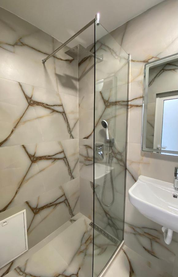 Central Welcoming Apartment In Tirana Exterior photo